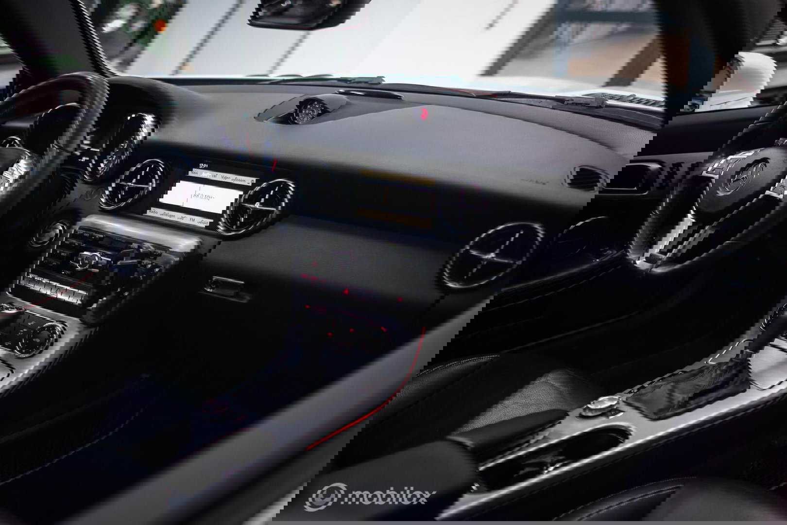 Mercedes-Benz SLK 350 V6 306 pk | Airscarf | Harman Kardon | Memory | LED | Navigatie | Keyless | Cruise | Zeer mooi | Lage km stand |