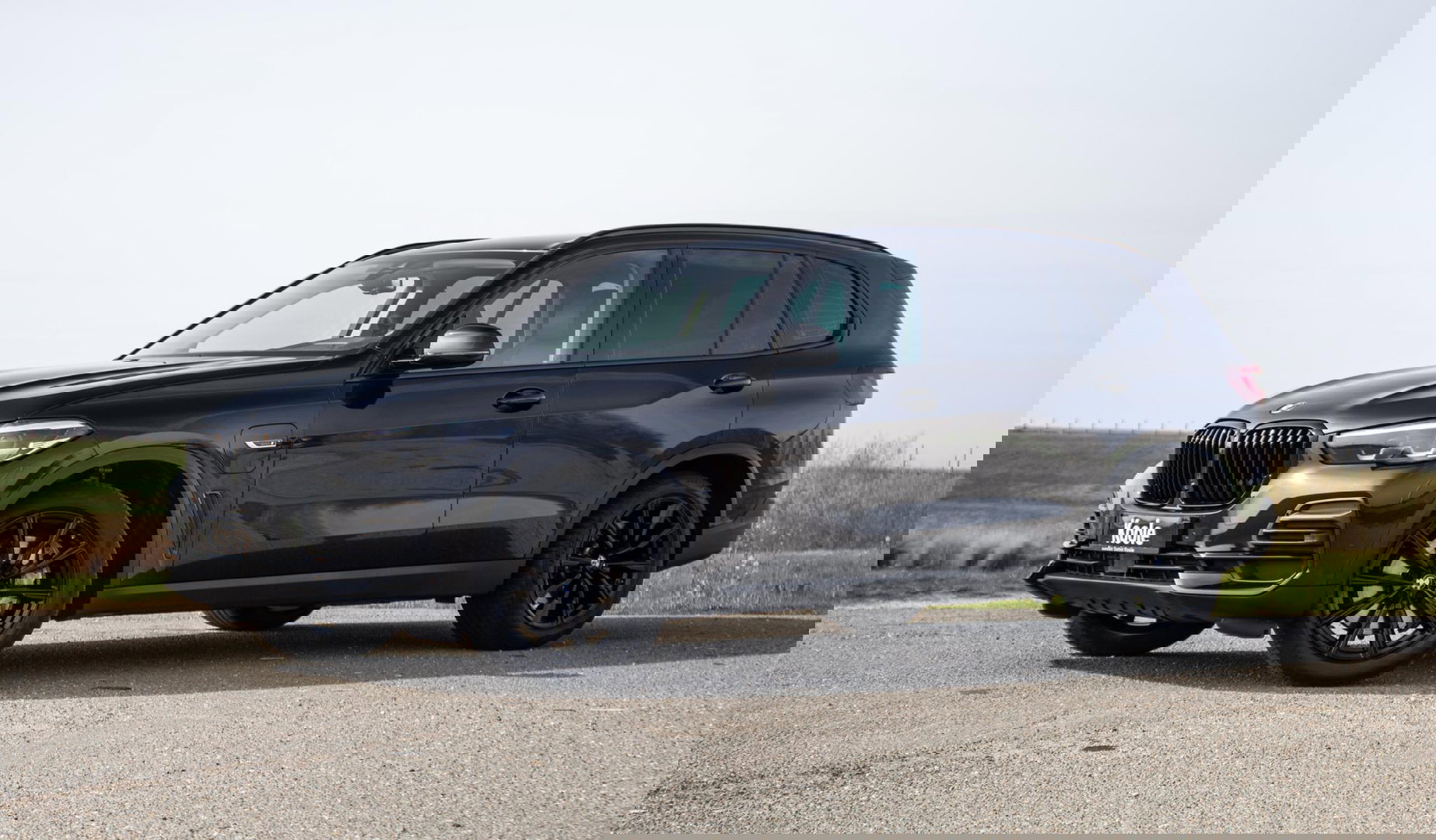 BMW X5 xDrive45e CARPLAY / CAMERA / DEALER ONDERHOUDEN /  LEER / STOELVERWARMING / BLACK ON BLACK