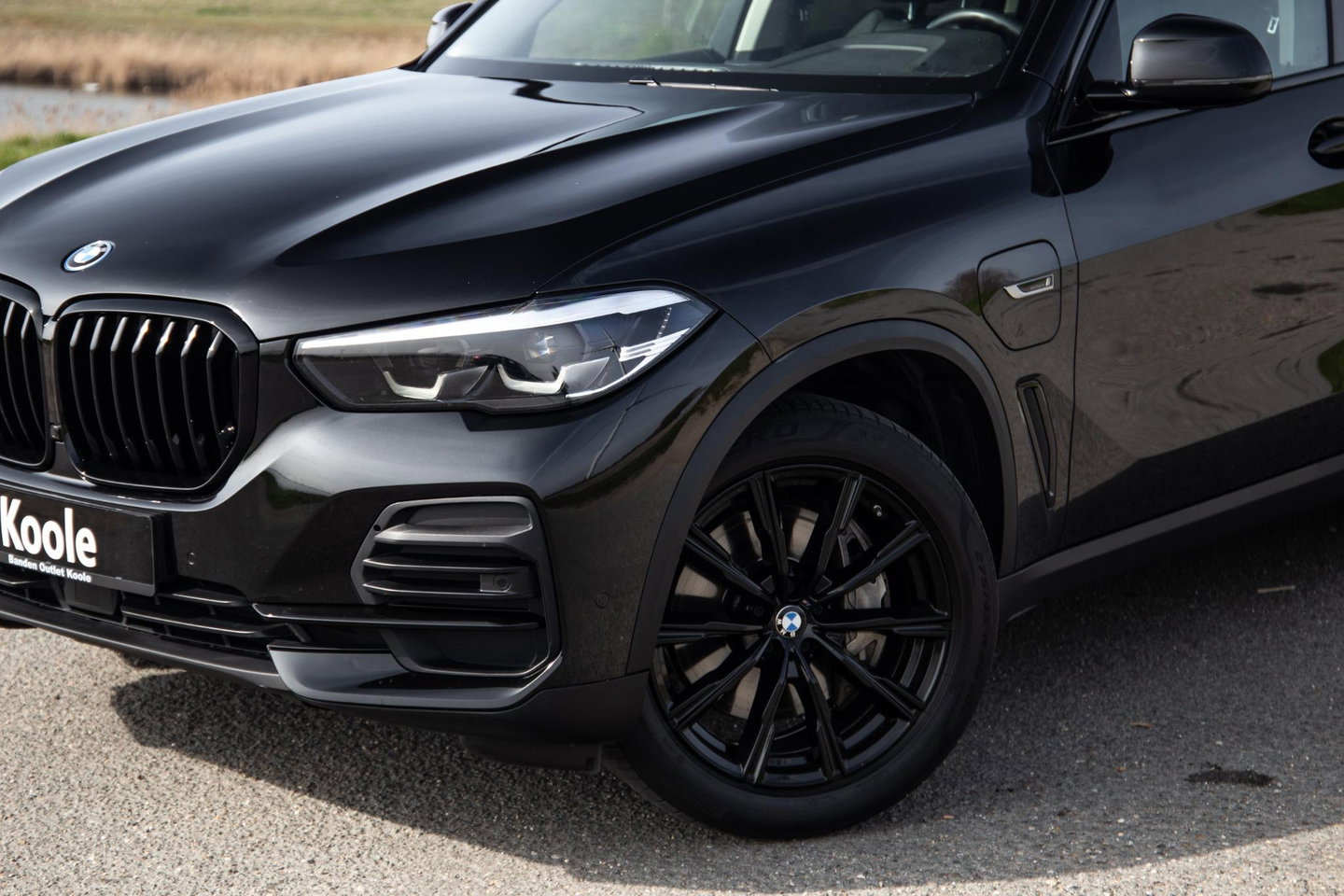 BMW X5 xDrive45e CARPLAY / CAMERA / DEALER ONDERHOUDEN /  LEER / STOELVERWARMING / BLACK ON BLACK