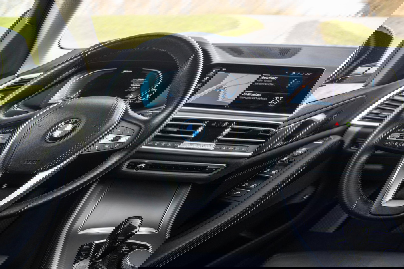 BMW X5 xDrive45e CARPLAY / CAMERA / DEALER ONDERHOUDEN /  LEER / STOELVERWARMING / BLACK ON BLACK