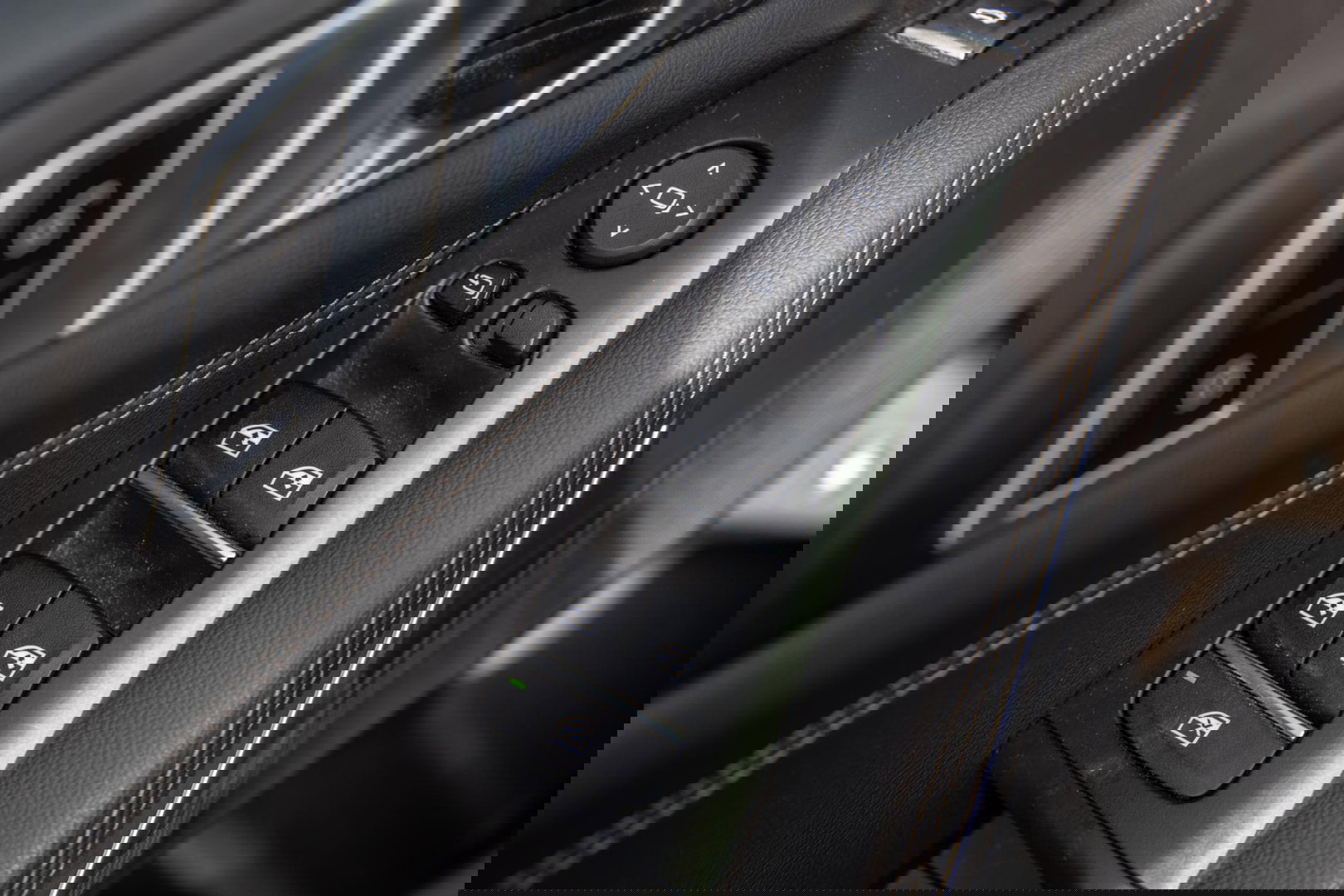 BMW X5 xDrive45e CARPLAY / CAMERA / DEALER ONDERHOUDEN /  LEER / STOELVERWARMING / BLACK ON BLACK