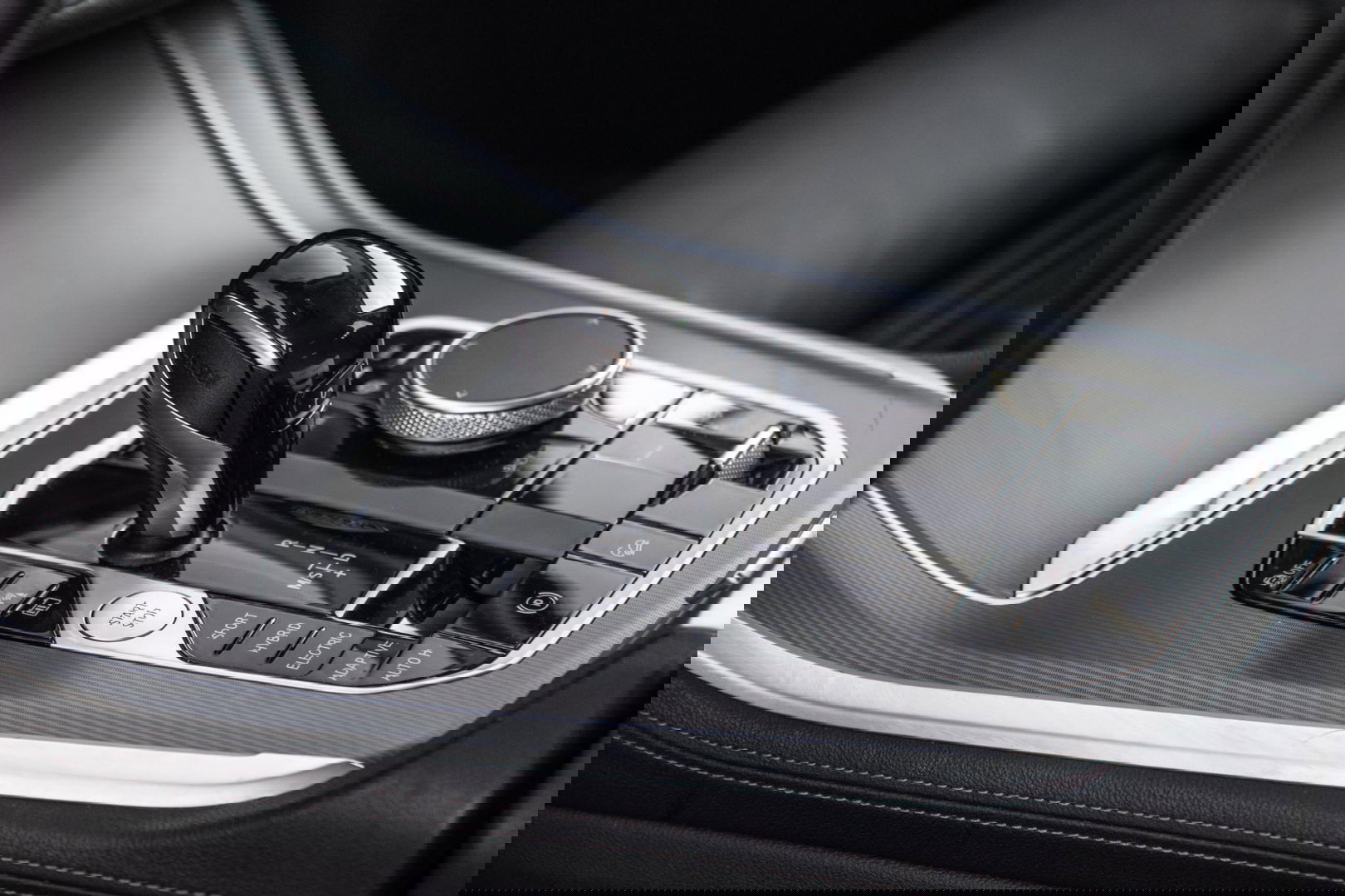 BMW X5 xDrive45e CARPLAY / CAMERA / DEALER ONDERHOUDEN /  LEER / STOELVERWARMING / BLACK ON BLACK