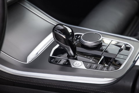 BMW X5 xDrive45e CARPLAY / CAMERA / DEALER ONDERHOUDEN /  LEER / STOELVERWARMING / BLACK ON BLACK