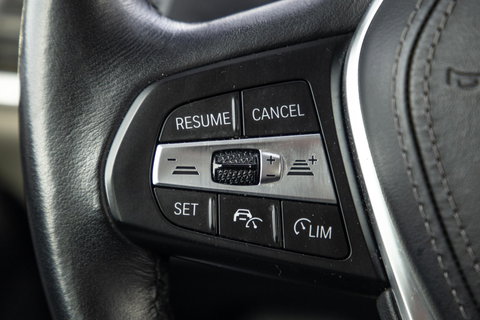 BMW X5 xDrive45e CARPLAY / CAMERA / DEALER ONDERHOUDEN /  LEER / STOELVERWARMING / BLACK ON BLACK