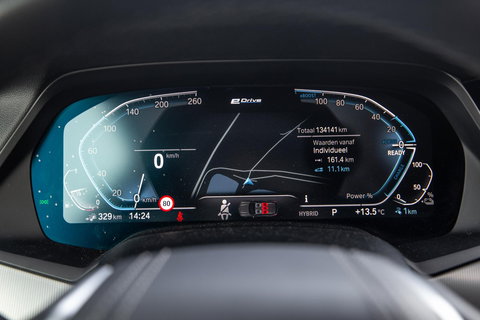 BMW X5 xDrive45e CARPLAY / CAMERA / DEALER ONDERHOUDEN /  LEER / STOELVERWARMING / BLACK ON BLACK