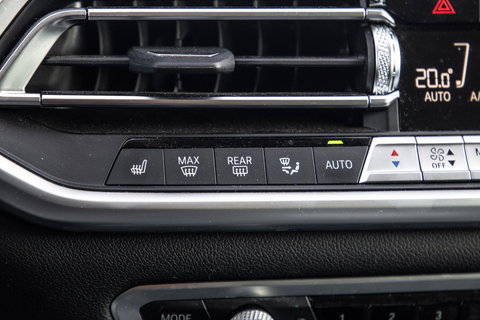 BMW X5 xDrive45e CARPLAY / CAMERA / DEALER ONDERHOUDEN /  LEER / STOELVERWARMING / BLACK ON BLACK