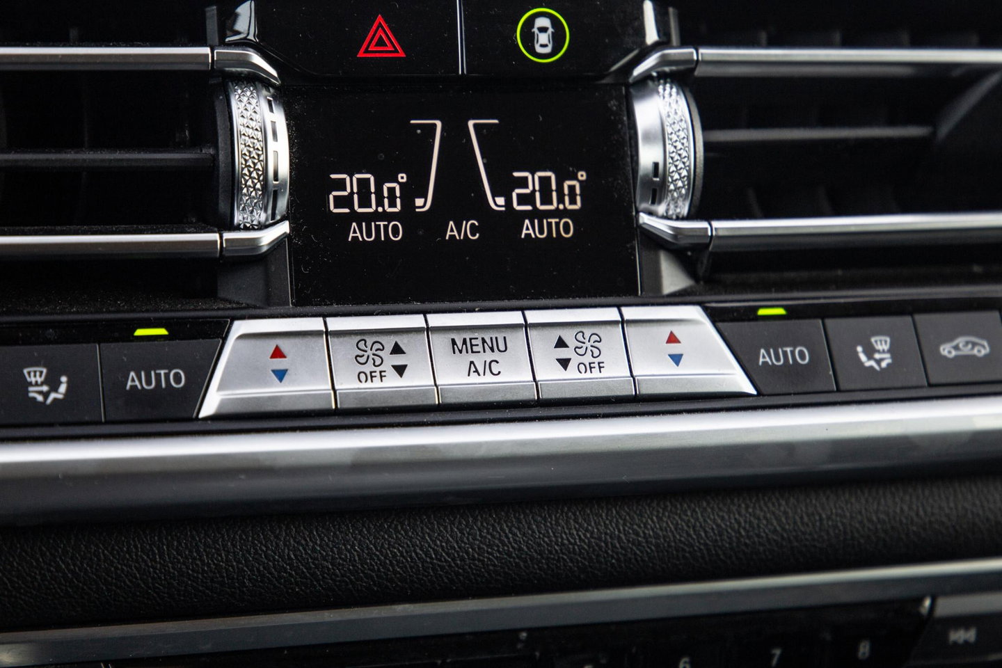 BMW X5 xDrive45e CARPLAY / CAMERA / DEALER ONDERHOUDEN /  LEER / STOELVERWARMING / BLACK ON BLACK