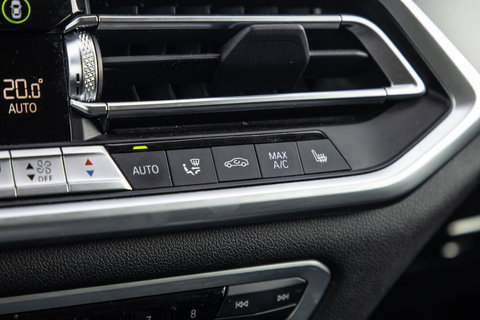 BMW X5 xDrive45e CARPLAY / CAMERA / DEALER ONDERHOUDEN /  LEER / STOELVERWARMING / BLACK ON BLACK