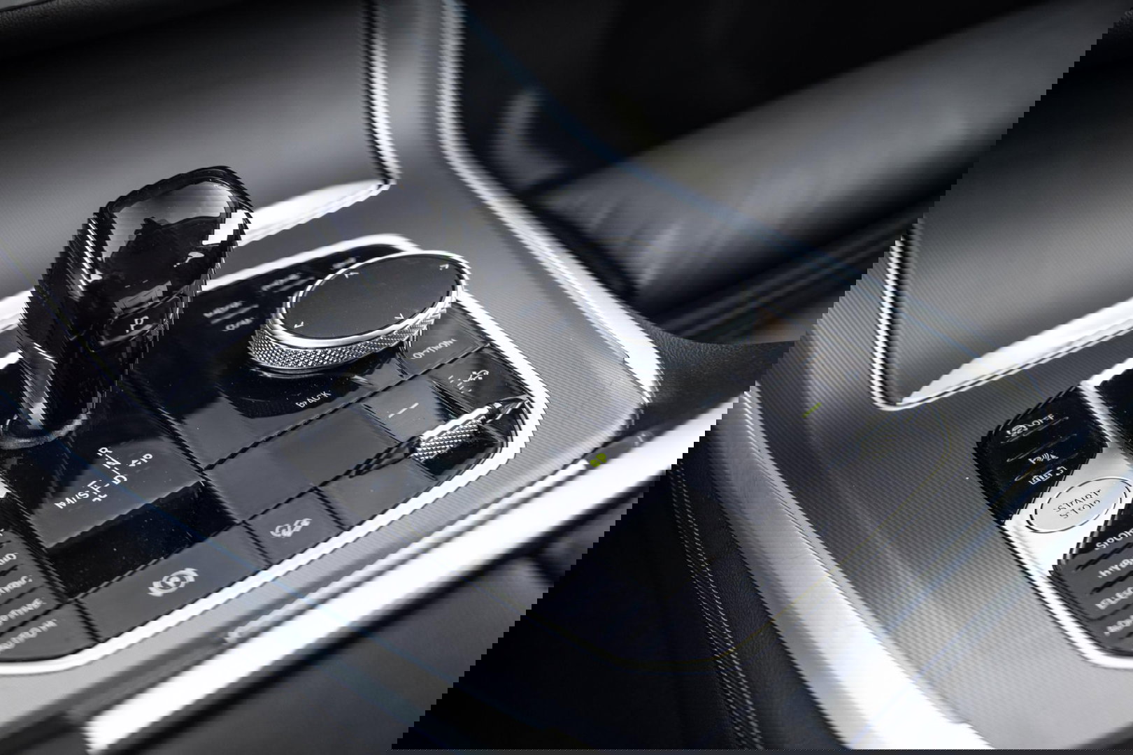 BMW X5 xDrive45e CARPLAY / CAMERA / DEALER ONDERHOUDEN /  LEER / STOELVERWARMING / BLACK ON BLACK