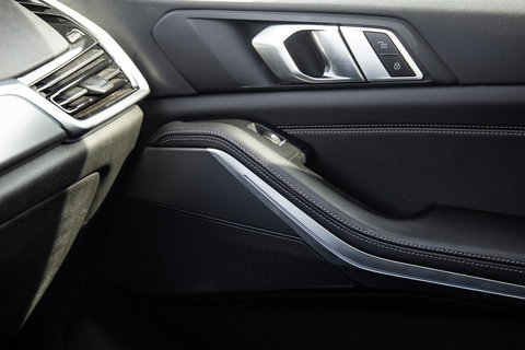 BMW X5 xDrive45e CARPLAY / CAMERA / DEALER ONDERHOUDEN /  LEER / STOELVERWARMING / BLACK ON BLACK