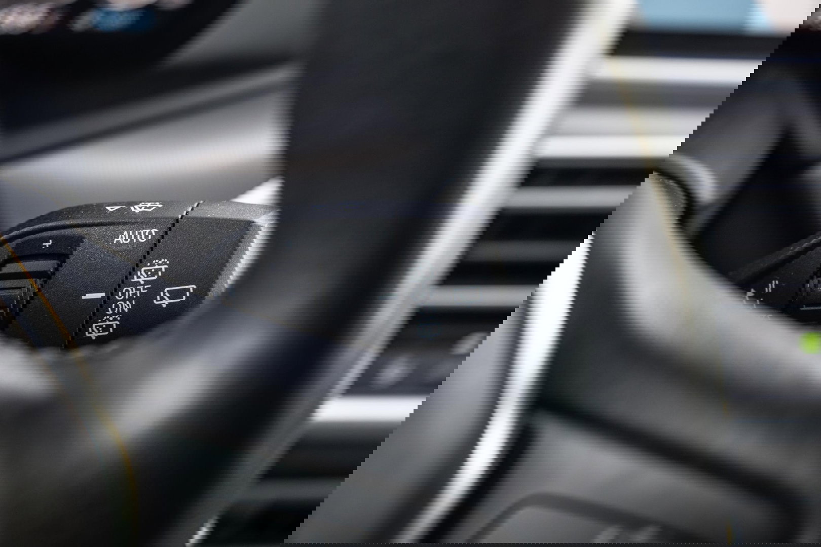 BMW X5 xDrive45e CARPLAY / CAMERA / DEALER ONDERHOUDEN /  LEER / STOELVERWARMING / BLACK ON BLACK