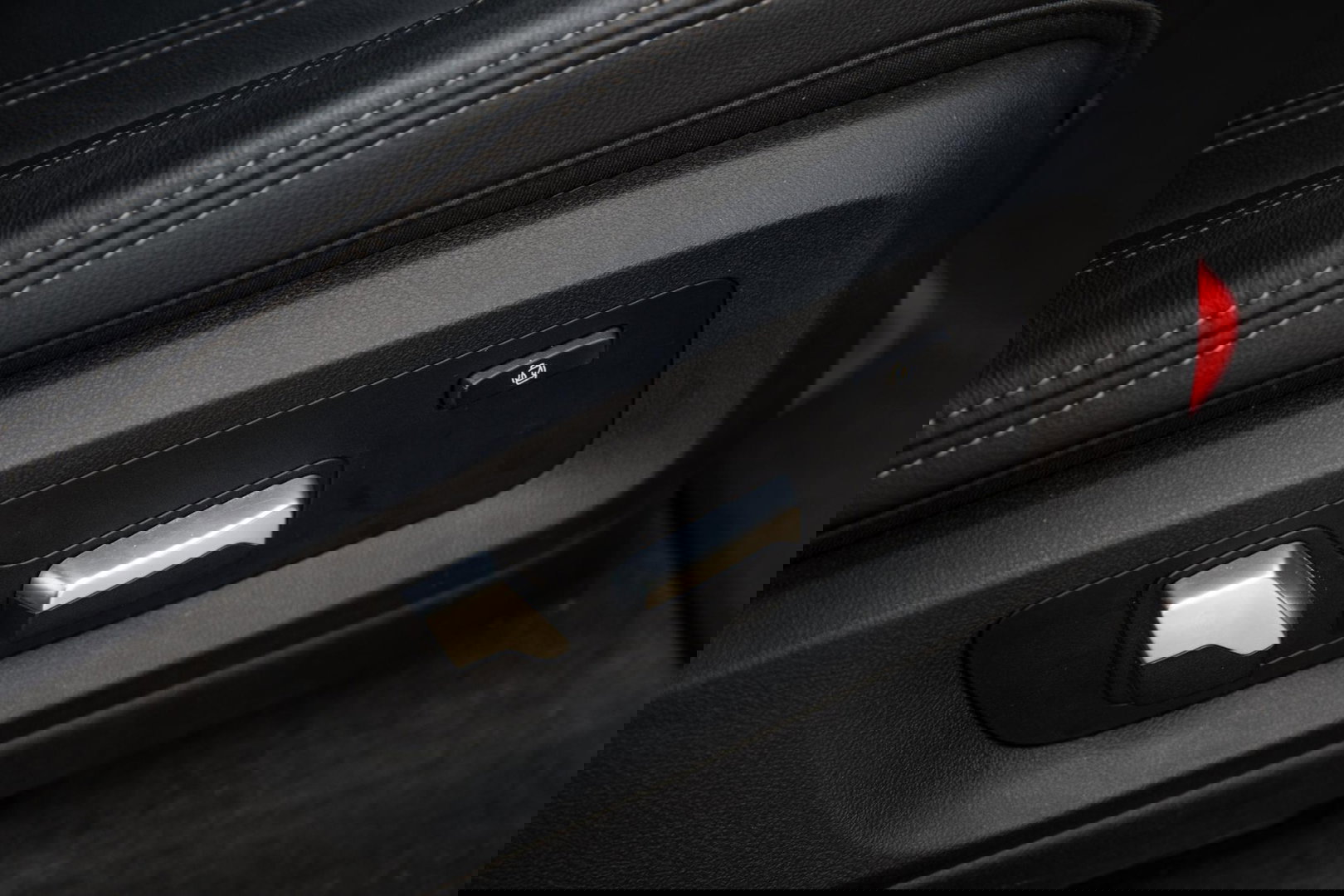 BMW X5 xDrive45e CARPLAY / CAMERA / DEALER ONDERHOUDEN /  LEER / STOELVERWARMING / BLACK ON BLACK