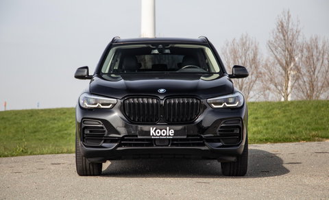BMW X5 xDrive45e CARPLAY / CAMERA / DEALER ONDERHOUDEN /  LEER / STOELVERWARMING / BLACK ON BLACK