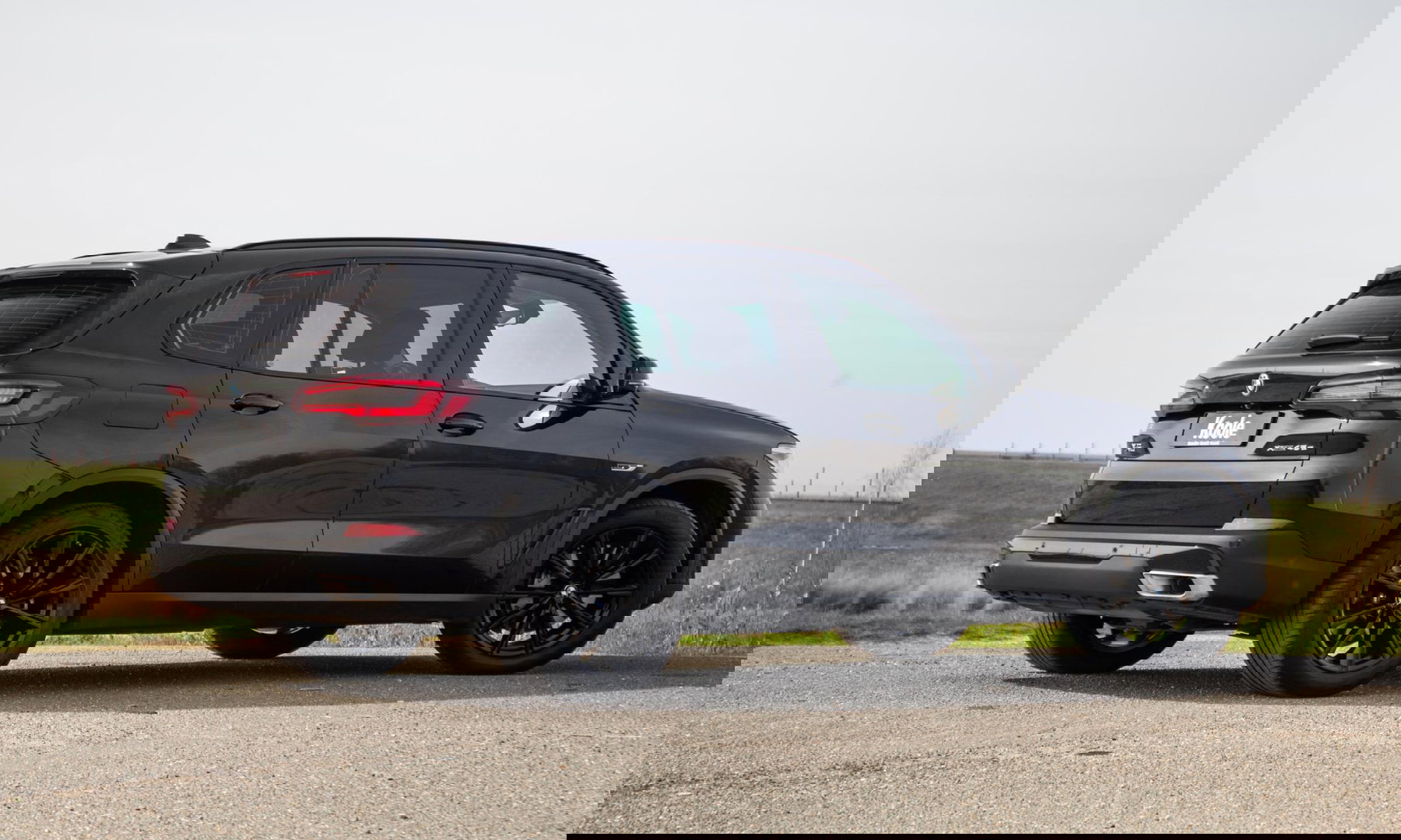 BMW X5 xDrive45e CARPLAY / CAMERA / DEALER ONDERHOUDEN /  LEER / STOELVERWARMING / BLACK ON BLACK