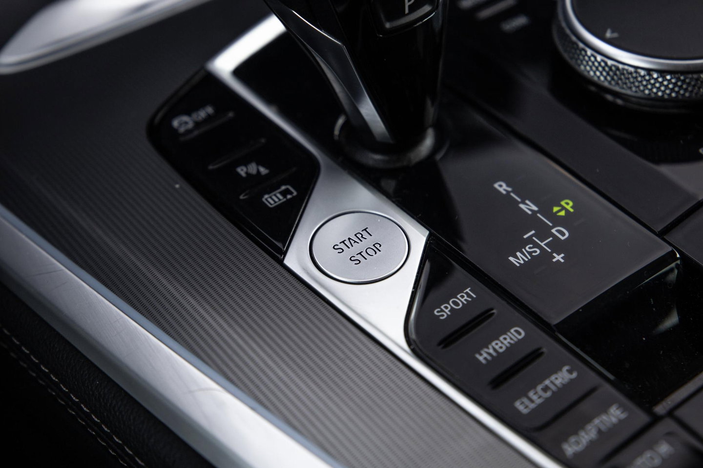 BMW X5 xDrive45e CARPLAY / CAMERA / DEALER ONDERHOUDEN /  LEER / STOELVERWARMING / BLACK ON BLACK