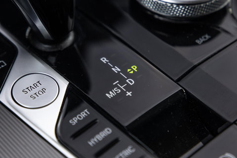 BMW X5 xDrive45e CARPLAY / CAMERA / DEALER ONDERHOUDEN /  LEER / STOELVERWARMING / BLACK ON BLACK