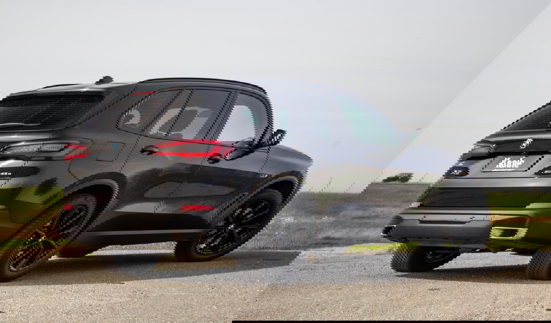 BMW X5 xDrive45e CARPLAY / CAMERA / DEALER ONDERHOUDEN /  LEER / STOELVERWARMING / BLACK ON BLACK