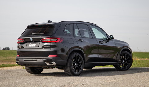 BMW X5 xDrive45e CARPLAY / CAMERA / DEALER ONDERHOUDEN /  LEER / STOELVERWARMING / BLACK ON BLACK