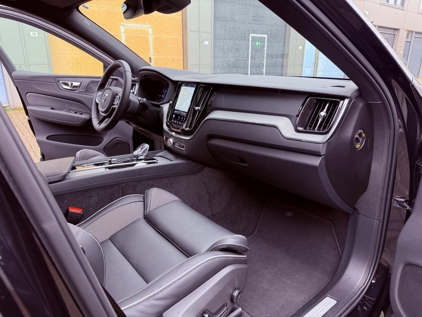 Volvo XC60 2.0 T6 Plug-in hybrid AWD Ultra Black Edition 360 l led l 21 inc