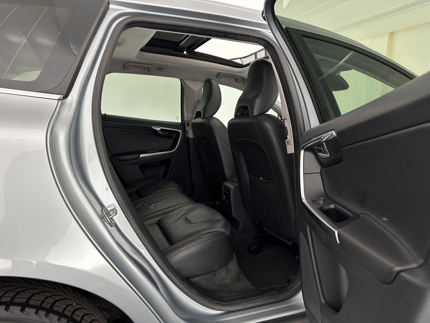 Volvo XC60 2.0 D4 FWD Polar+ Aut. *PANO | LEATHER | XENON | ADAPTIVE-CRUISE | MEMORY-PACK | BLINDSPOT | HEATED-COMFORTSEATS | NAVI-FULLMAP | CAMERA | PRIVACYGLASS | ECC | TOWBAR | PDC | LANE-ASSIST | 17''ALU*