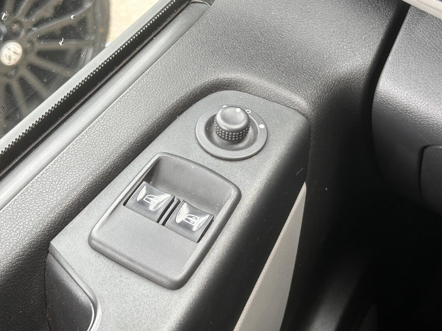 Renault Trafic 120pk L2H1 Black Edition | MARGE | Leder | Navigatie | Camera | Trekhaak | Sidebars |