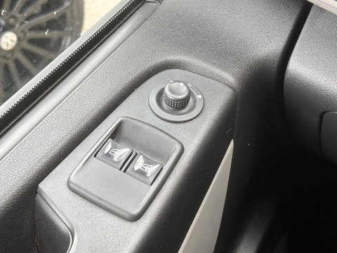 Renault Trafic 120pk L2H1 Black Edition | MARGE | Leder | Navigatie | Camera | Trekhaak | Sidebars |