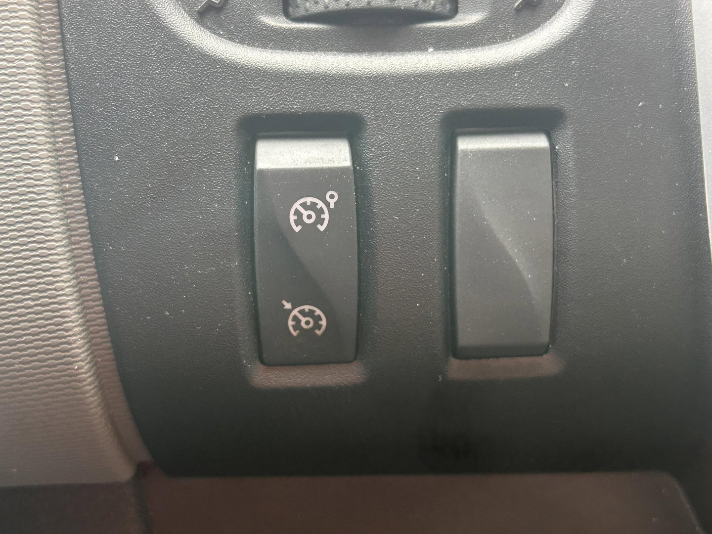 Renault Trafic 120pk L2H1 Black Edition | MARGE | Leder | Navigatie | Camera | Trekhaak | Sidebars |