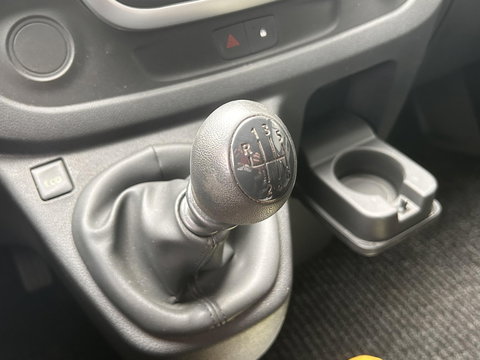 Renault Trafic 120pk L2H1 Black Edition | MARGE | Leder | Navigatie | Camera | Trekhaak | Sidebars |