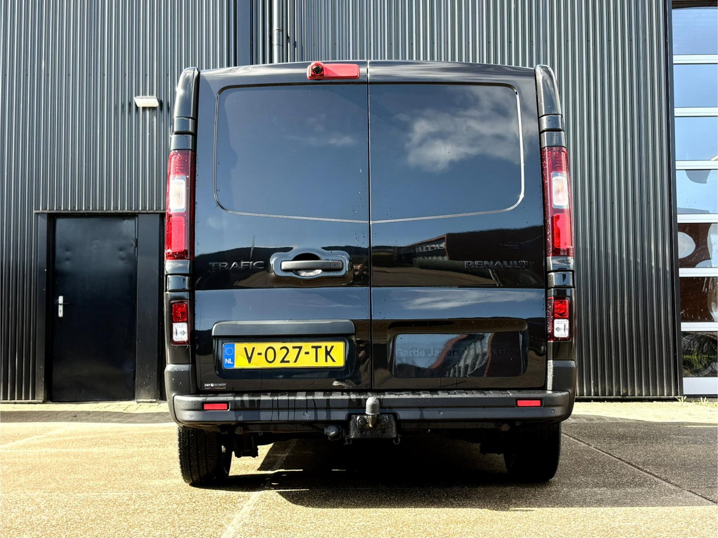 Renault Trafic 120pk L2H1 Black Edition | MARGE | Leder | Navigatie | Camera | Trekhaak | Sidebars |