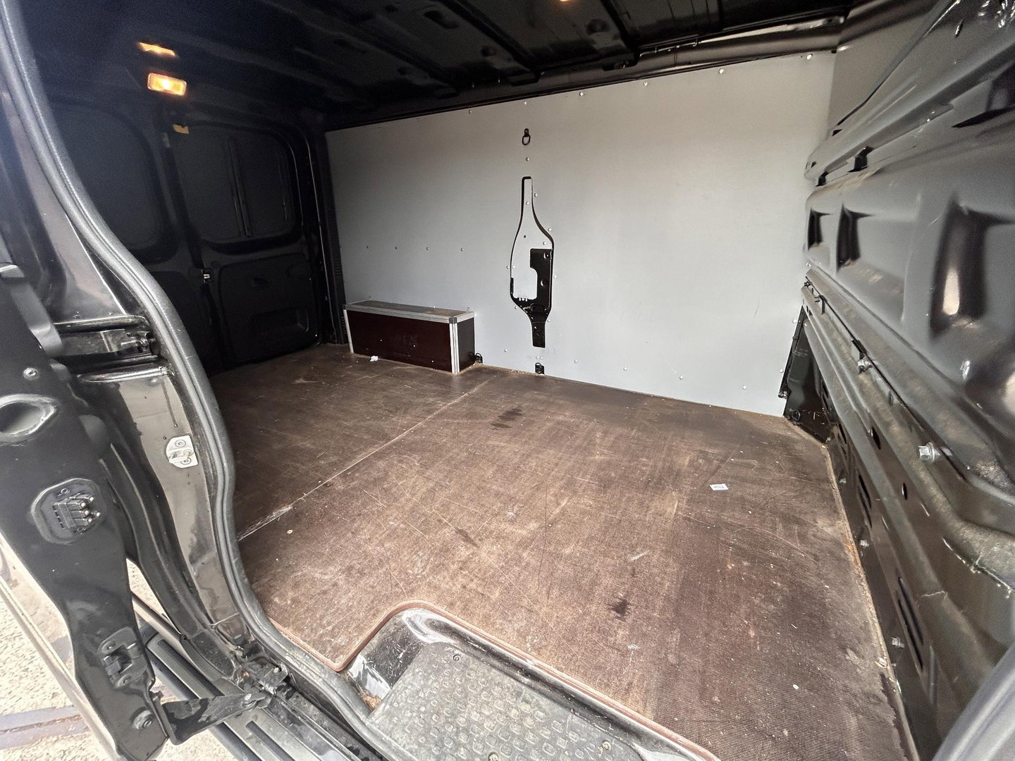 Renault Trafic 120pk L2H1 Black Edition | MARGE | Leder | Navigatie | Camera | Trekhaak | Sidebars |