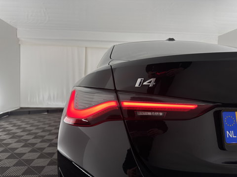 BMW i4 eDrive40 High Executive 84 kWh [ 3-Fase-11kW ] {SOH-95%} (INCL.BTW) Aut. *HEATPUMP | LEATHER | FULL-LED | DIGI-COCKPIT | HEATED-SPORTSEATS | CAMERA | KEYLESS | HIFI-SOUND | PRIVACYGLASS | ECC | AMBIENTLIGHT | PDC | HEAD-UP | CRUISE | 17''ALU*