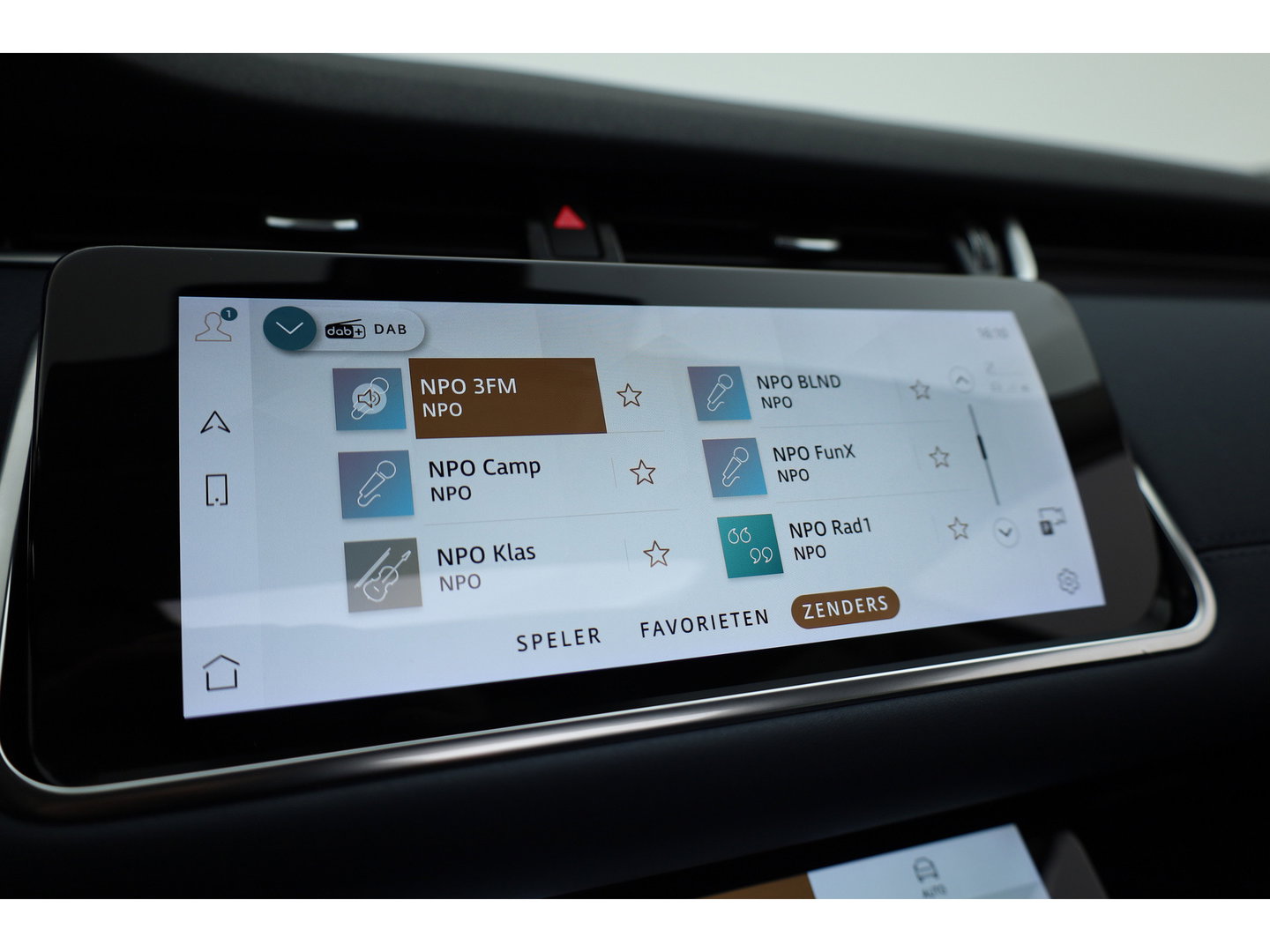 Land Rover Range Rover Evoque 1.5 P300e AWD S | SOH 88.8% | Pano | Stoel- Stuurverw. | Cruise | All Season | Memory | 360cam | Apple CarPlay