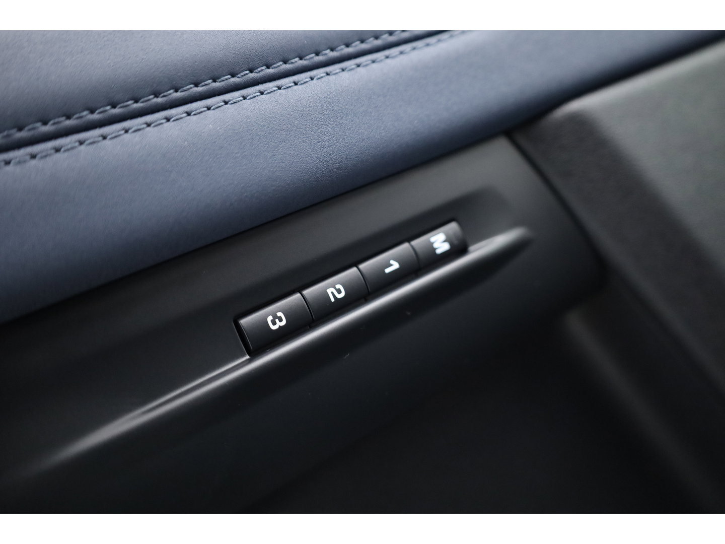 Land Rover Range Rover Evoque 1.5 P300e AWD S | SOH 88.8% | Pano | Stoel- Stuurverw. | Cruise | All Season | Memory | 360cam | Apple CarPlay