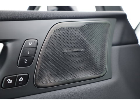 Volvo XC60 2.0 T8 Plug-in hybrid AWD Plus Dark | Luchtvering | Pano | Memory | 360cam | H&K Audio | Adapt. Cruise | CarPlay