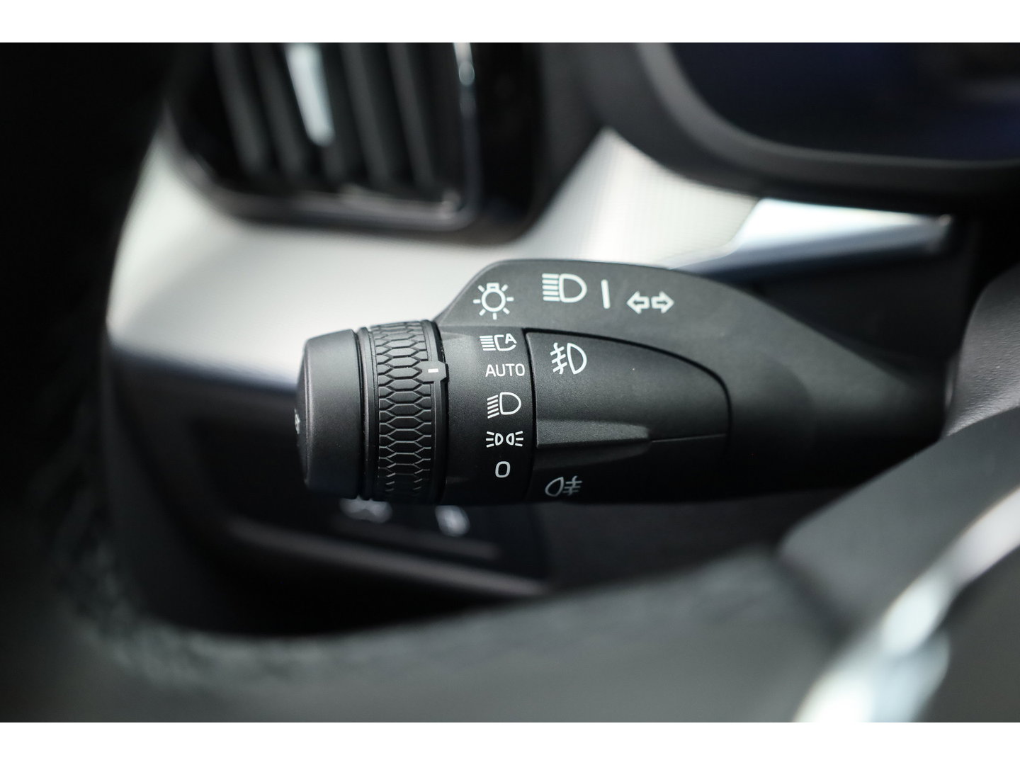 Volvo XC60 2.0 T8 Plug-in hybrid AWD Plus Dark | Luchtvering | Pano | Memory | 360cam | H&K Audio | Adapt. Cruise | CarPlay