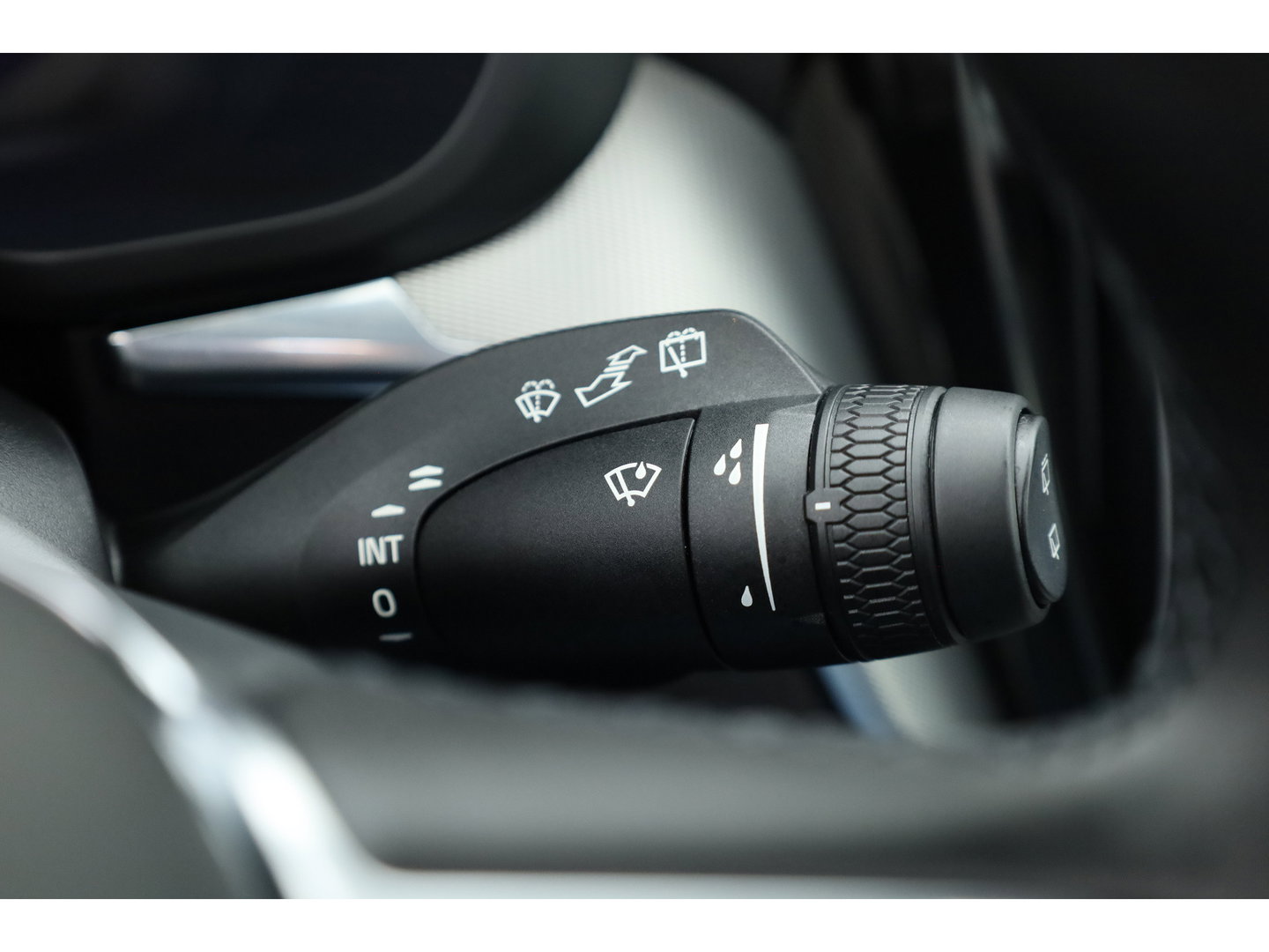 Volvo XC60 2.0 T8 Plug-in hybrid AWD Plus Dark | Luchtvering | Pano | Memory | 360cam | H&K Audio | Adapt. Cruise | CarPlay