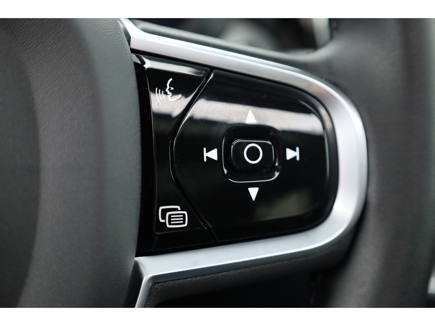 Volvo XC60 2.0 T8 Plug-in hybrid AWD Plus Dark | Luchtvering | Pano | Memory | 360cam | H&K Audio | Adapt. Cruise | CarPlay