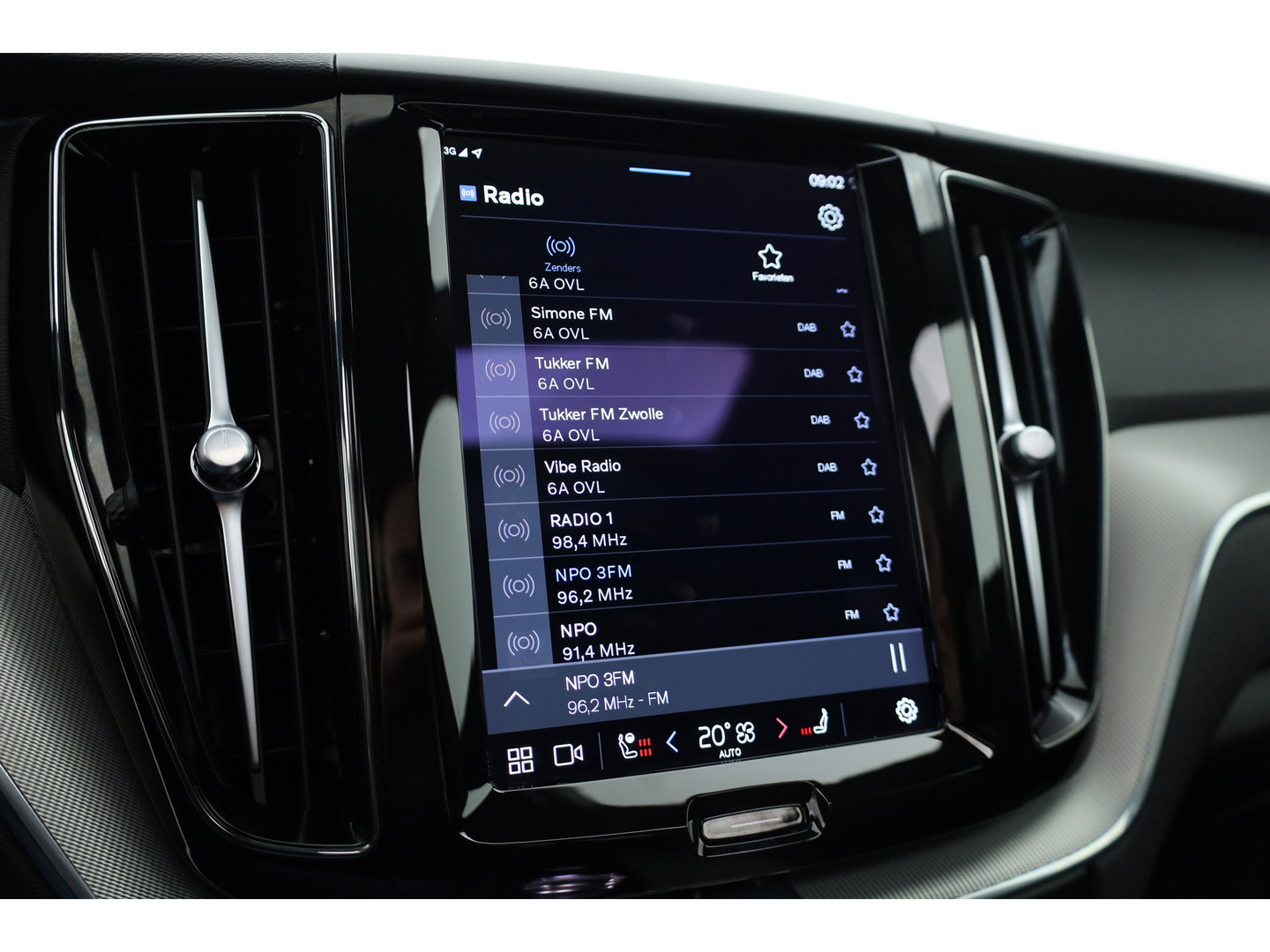 Volvo XC60 2.0 T8 Plug-in hybrid AWD Plus Dark | Luchtvering | Pano | Memory | 360cam | H&K Audio | Adapt. Cruise | CarPlay