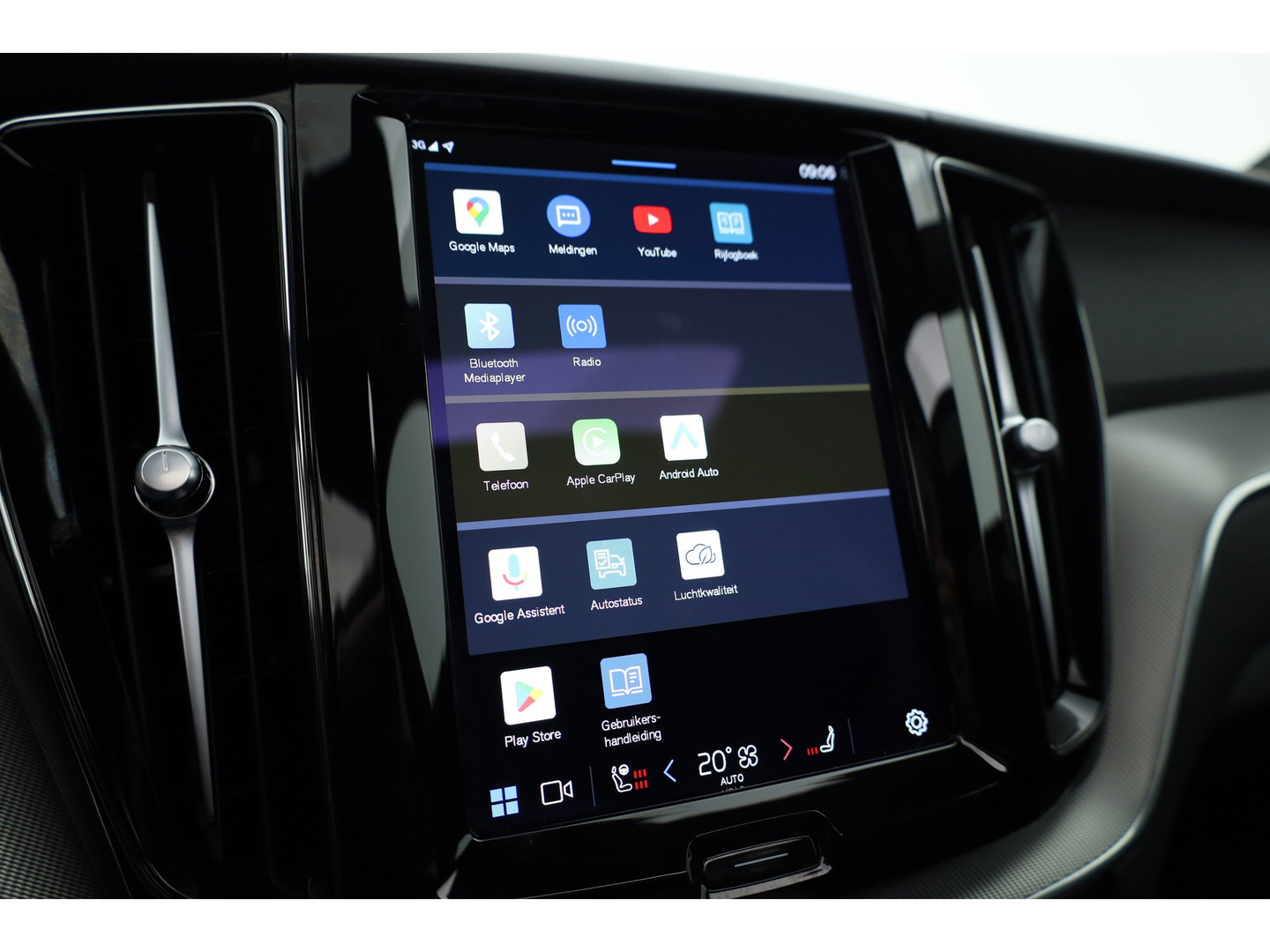 Volvo XC60 2.0 T8 Plug-in hybrid AWD Plus Dark | Luchtvering | Pano | Memory | 360cam | H&K Audio | Adapt. Cruise | CarPlay