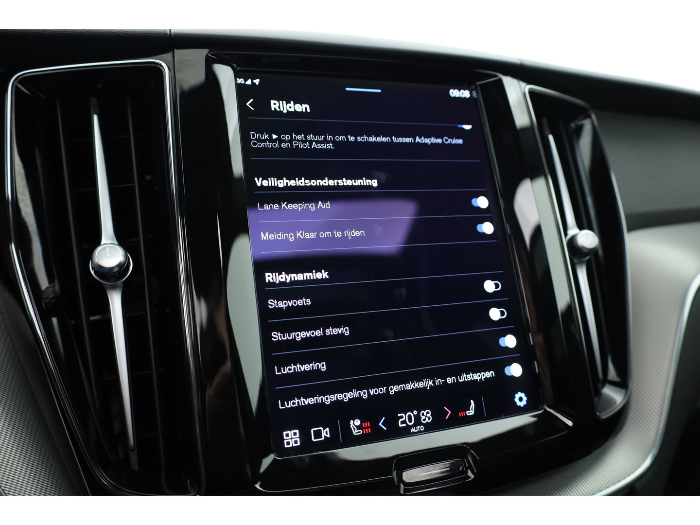 Volvo XC60 2.0 T8 Plug-in hybrid AWD Plus Dark | Luchtvering | Pano | Memory | 360cam | H&K Audio | Adapt. Cruise | CarPlay