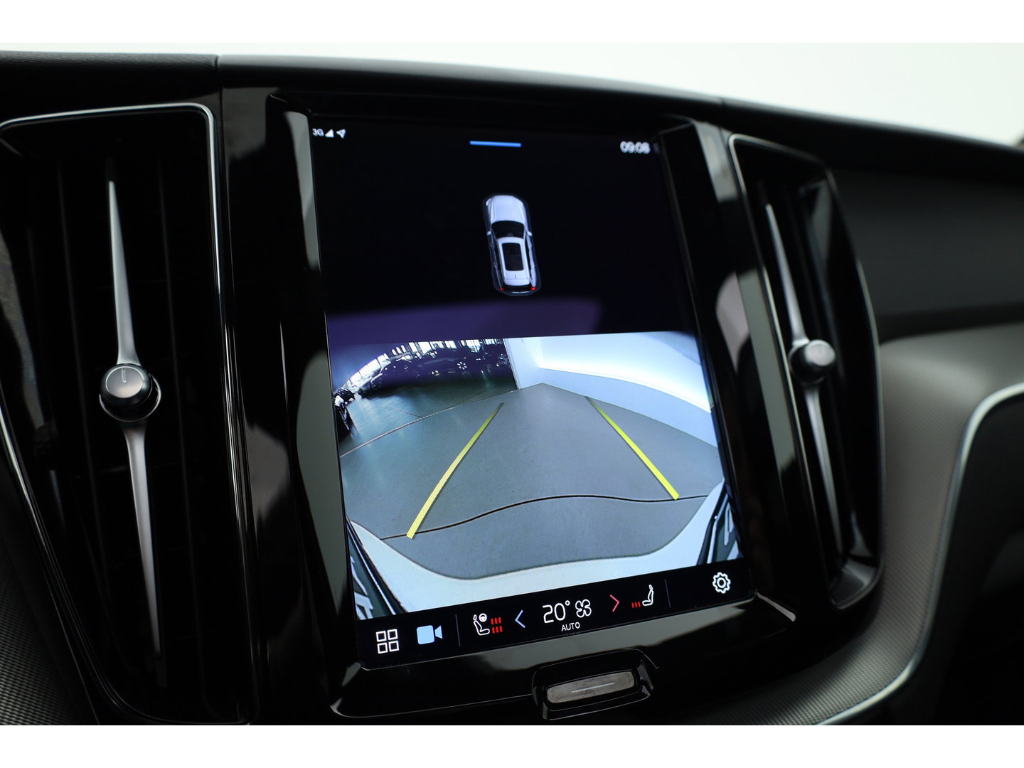 Volvo XC60 2.0 T8 Plug-in hybrid AWD Plus Dark | Luchtvering | Pano | Memory | 360cam | H&K Audio | Adapt. Cruise | CarPlay