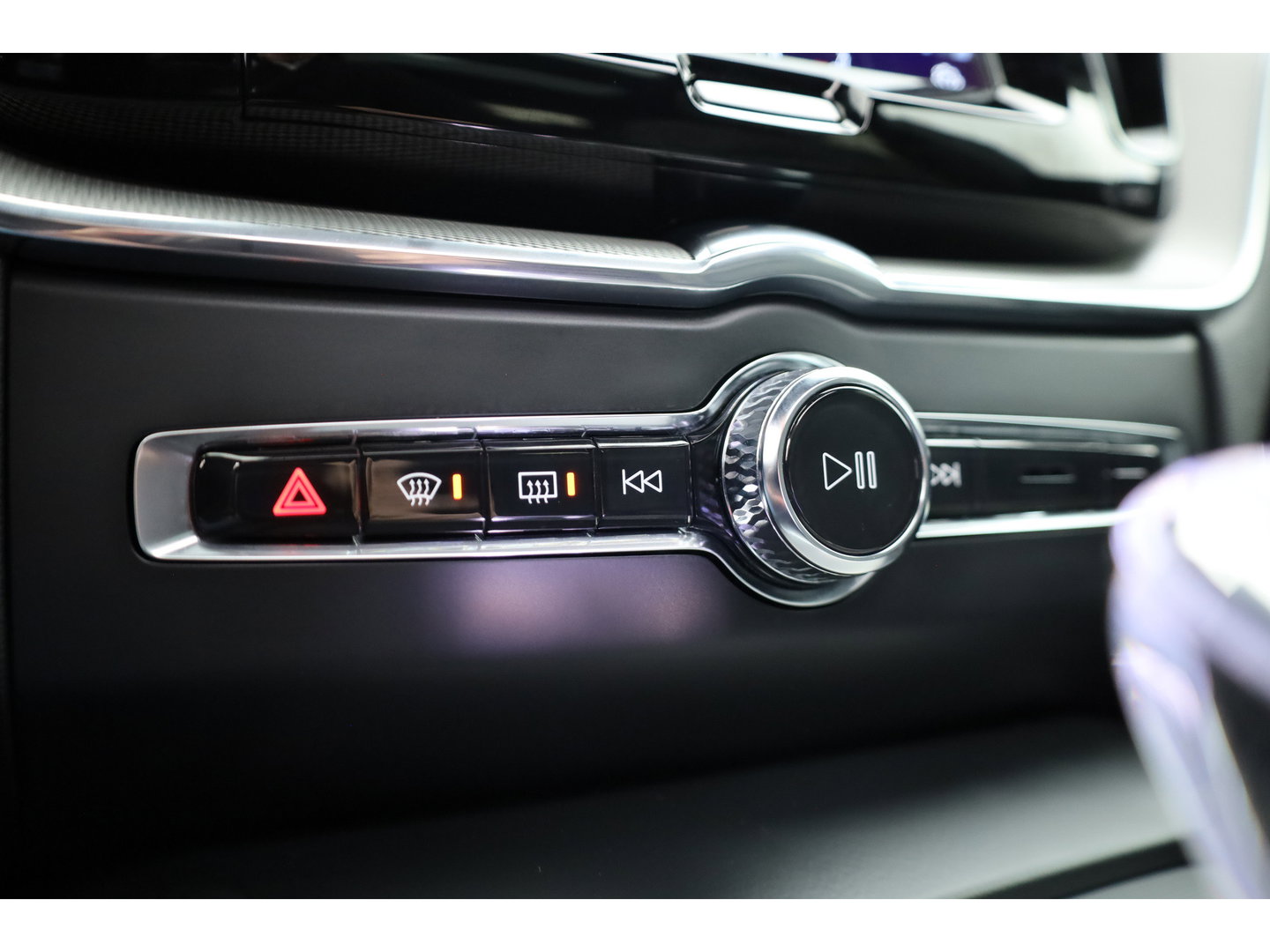 Volvo XC60 2.0 T8 Plug-in hybrid AWD Plus Dark | Luchtvering | Pano | Memory | 360cam | H&K Audio | Adapt. Cruise | CarPlay