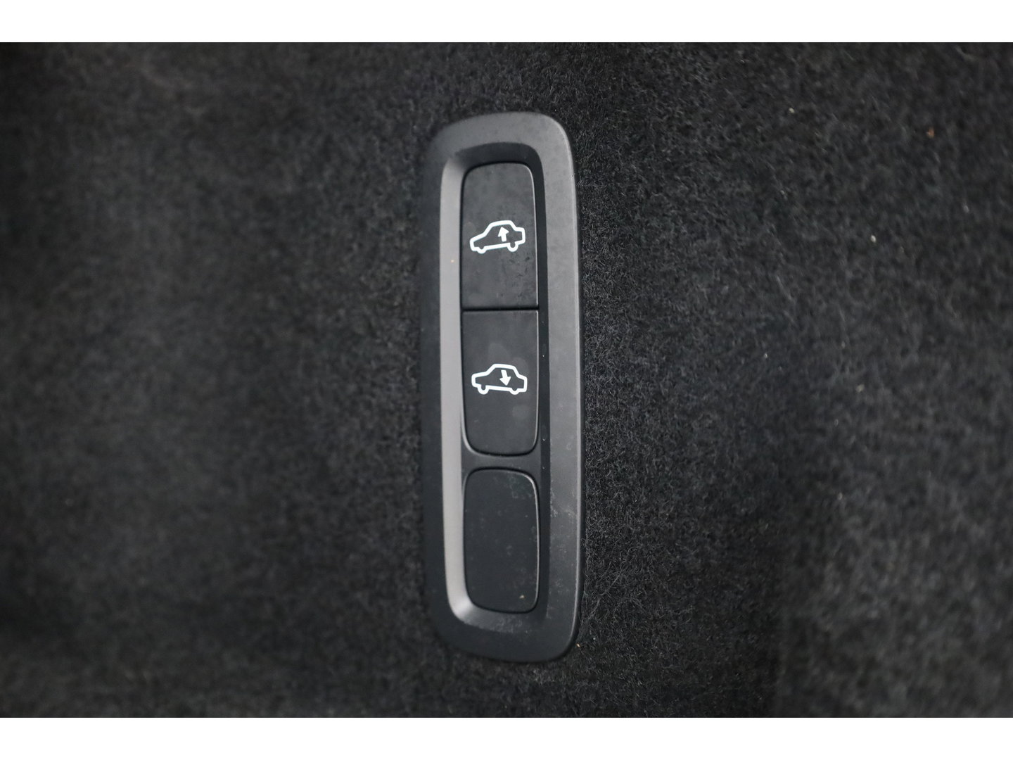 Volvo XC60 2.0 T8 Plug-in hybrid AWD Plus Dark | Luchtvering | Pano | Memory | 360cam | H&K Audio | Adapt. Cruise | CarPlay