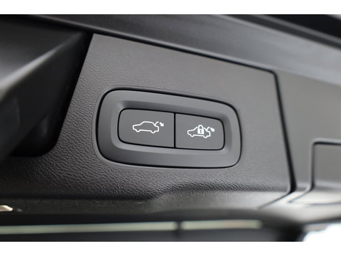 Volvo XC60 2.0 T8 Plug-in hybrid AWD Plus Dark | Luchtvering | Pano | Memory | 360cam | H&K Audio | Adapt. Cruise | CarPlay