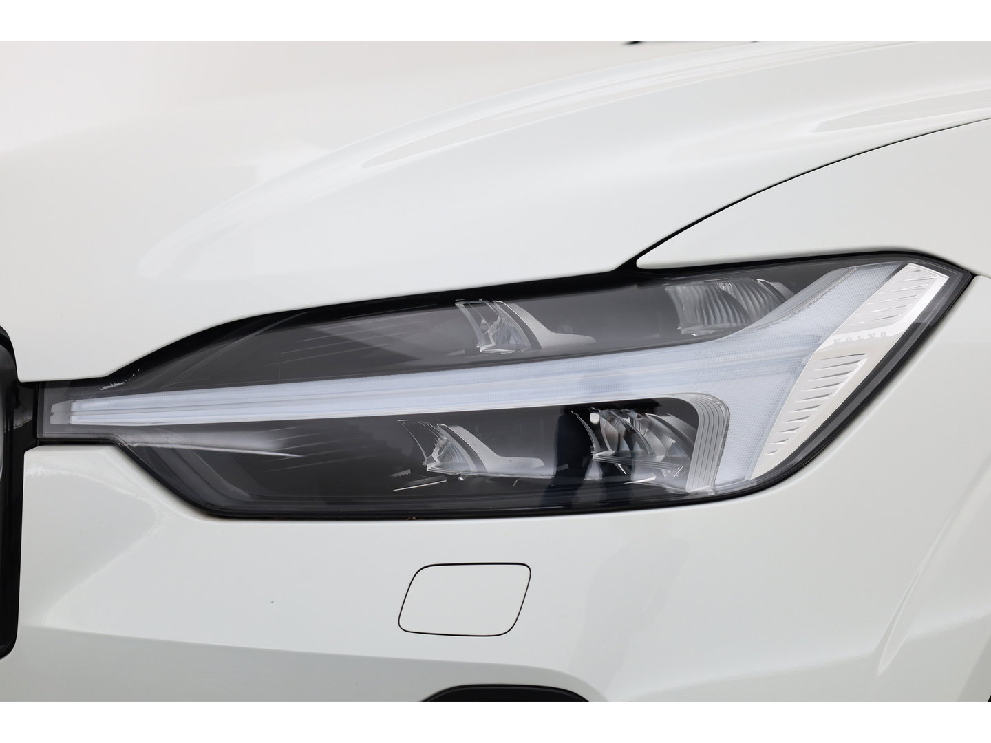 Volvo XC60 2.0 T8 Plug-in hybrid AWD Plus Dark | Luchtvering | Pano | Memory | 360cam | H&K Audio | Adapt. Cruise | CarPlay