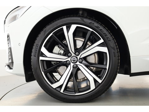 Volvo XC60 2.0 T8 Plug-in hybrid AWD Plus Dark | Luchtvering | Pano | Memory | 360cam | H&K Audio | Adapt. Cruise | CarPlay