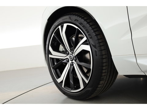 Volvo XC60 2.0 T8 Plug-in hybrid AWD Plus Dark | Luchtvering | Pano | Memory | 360cam | H&K Audio | Adapt. Cruise | CarPlay