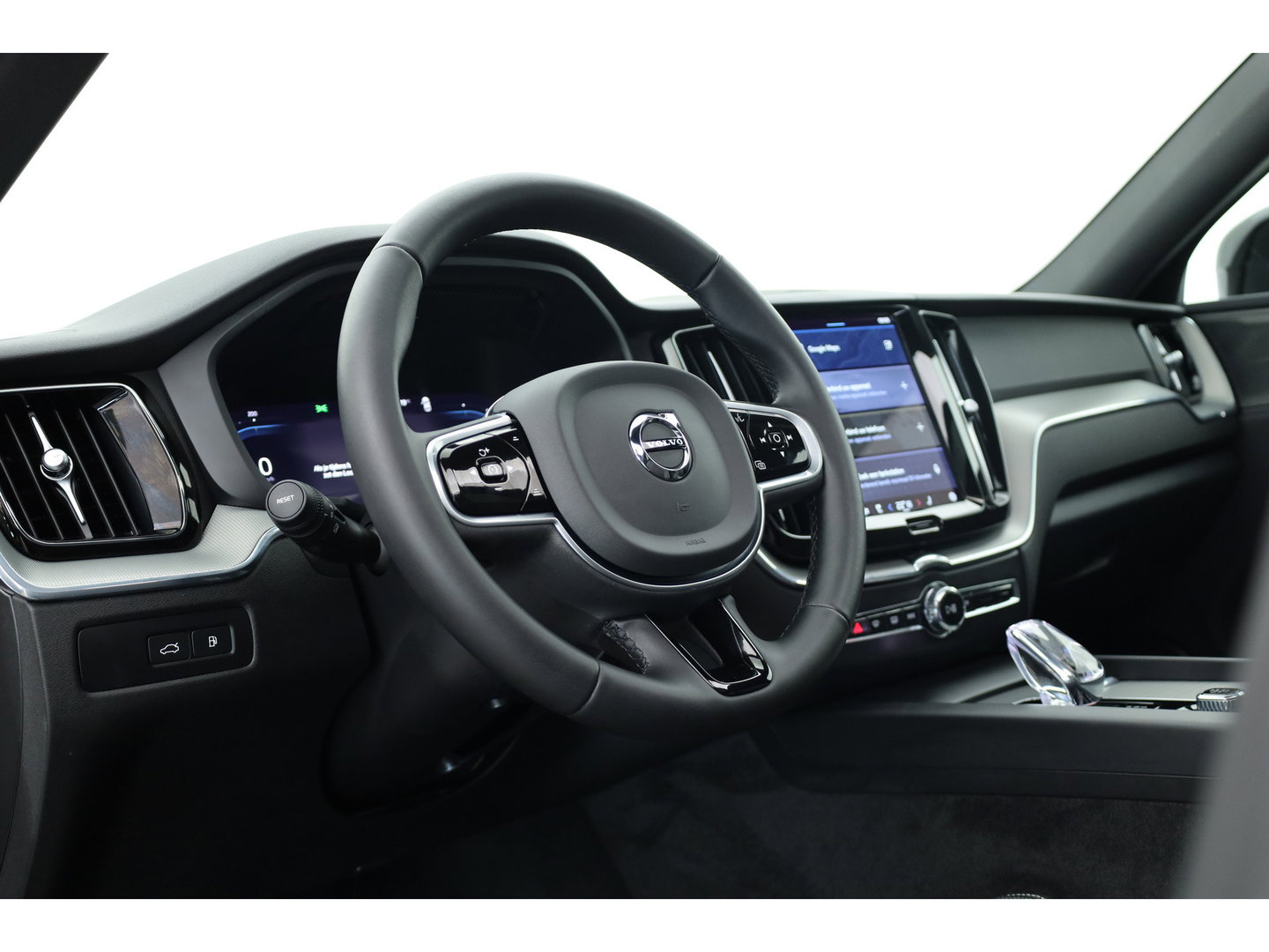 Volvo XC60 2.0 T8 Plug-in hybrid AWD Plus Dark | Luchtvering | Pano | Memory | 360cam | H&K Audio | Adapt. Cruise | CarPlay