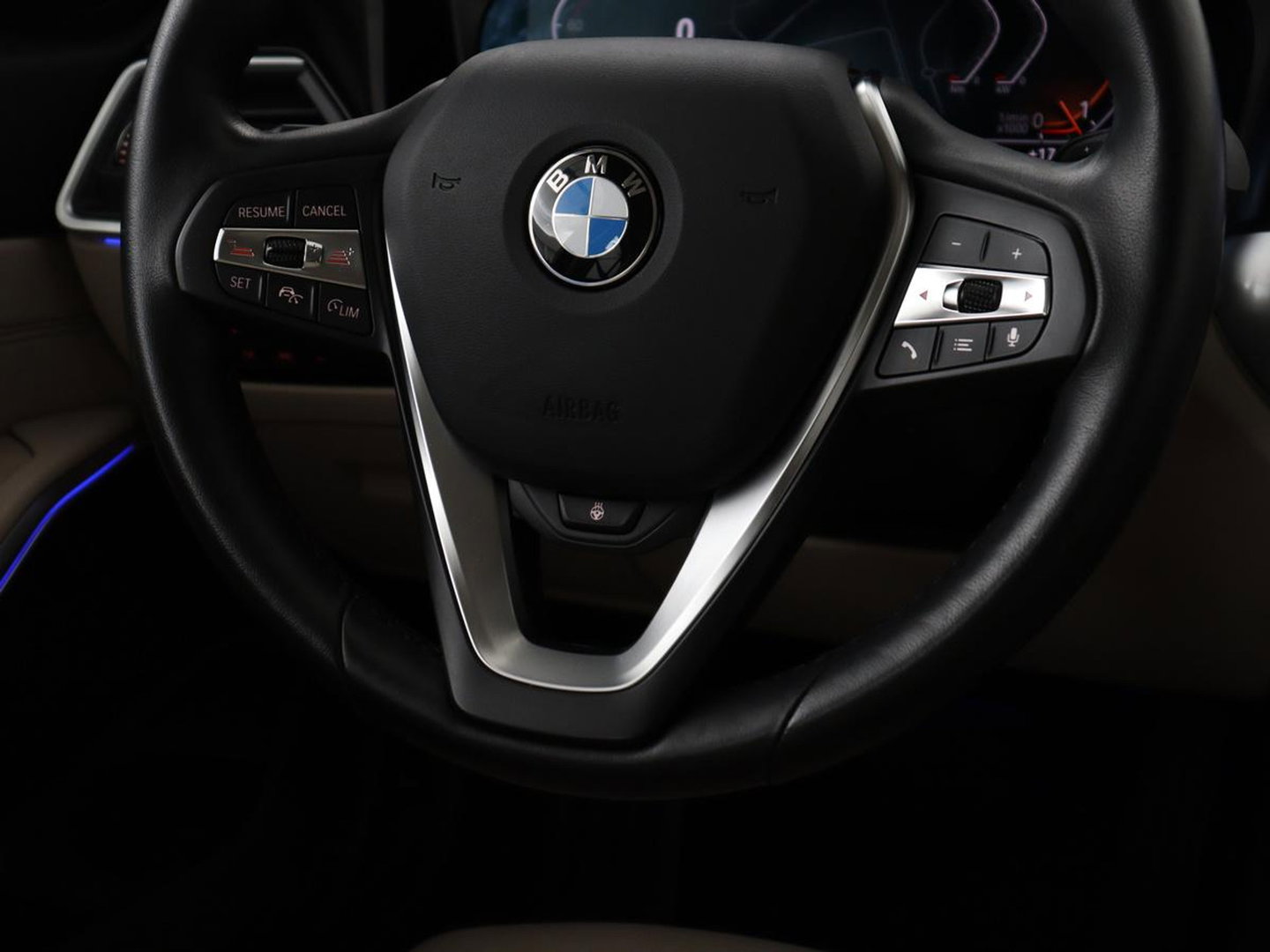 BMW 3-serie 320i High Executive Edition | Panoramadak | Leder | Stoel & Stuurverwarming | Adaptive Cruise | Sfeerverlichting
