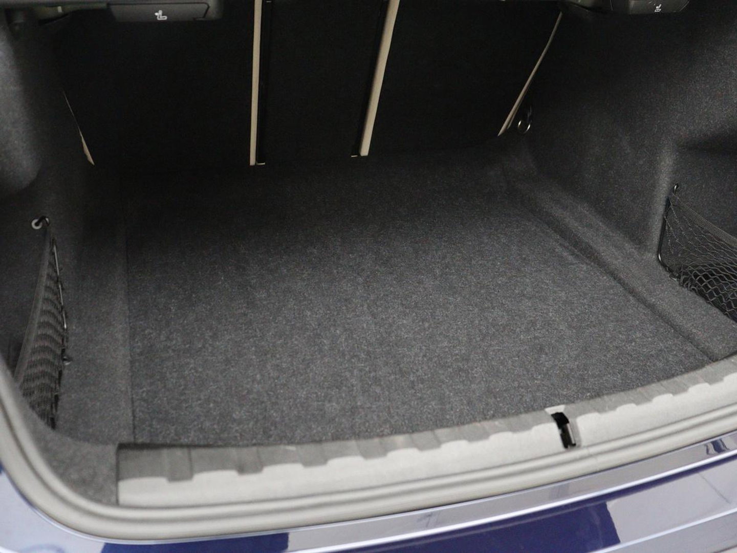 BMW 3-serie 320i High Executive Edition | Panoramadak | Leder | Stoel & Stuurverwarming | Adaptive Cruise | Sfeerverlichting